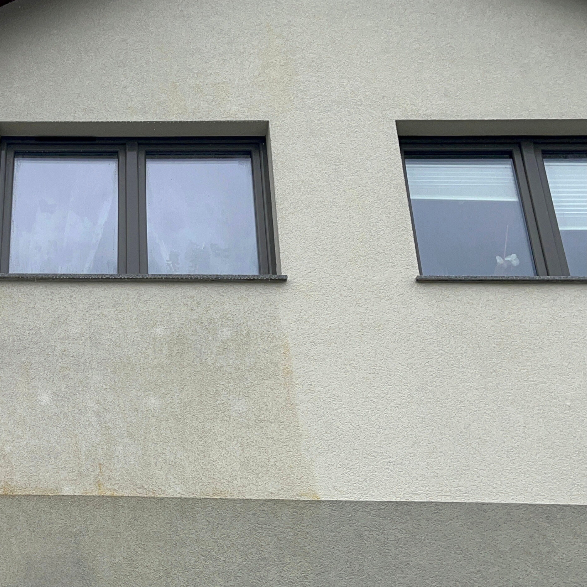 fassaden-dach-und-pflasterreiniger-mit-metallkorrosionsschutz-level-plus-72-in-action-3