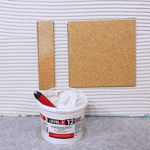 fliesenkleber-fertigkleber-weiss-dispersionkleber-flexkleber-level-plus-12-in-action-10