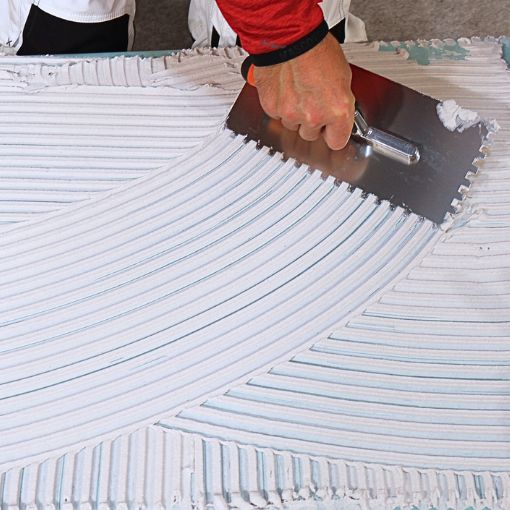 fliesenkleber-fertigkleber-weiss-dispersionkleber-flexkleber-level-plus-12-in-action-3