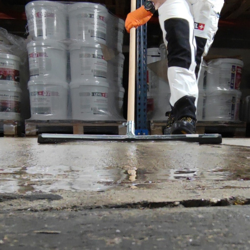 kaliwasserglas-pur-betonversiegelung-holzschutz-impragnierung-grundierung-unverdunnt-level-plus-01-in-action-7