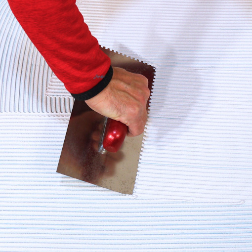 montagekleber-kontaktkleber-korkkleber-styroporkleber-in-action-7